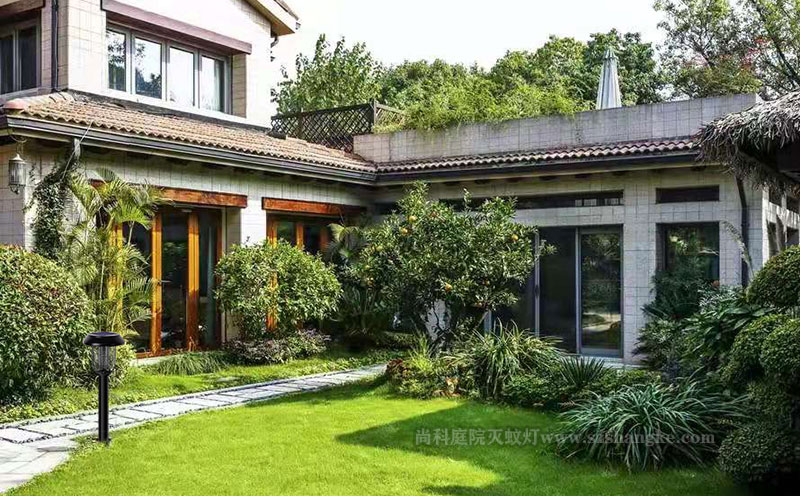 庭院草坪如何驅蚊？戶外滅蚊燈效果