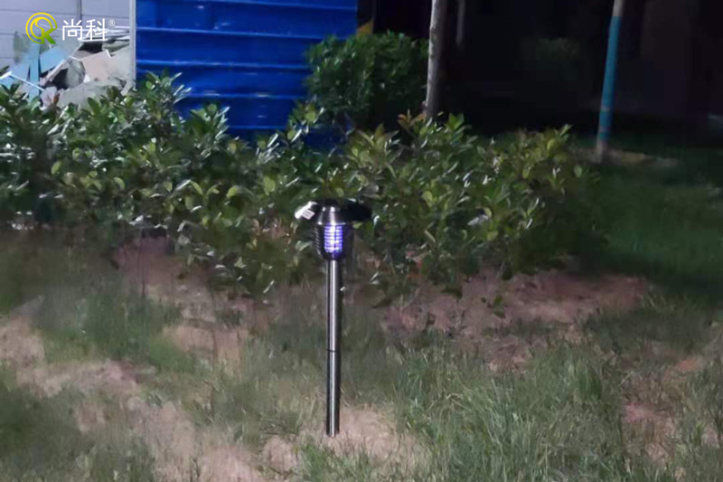 河南安陽某新房小區(qū)安裝滅蚊燈實(shí)拍